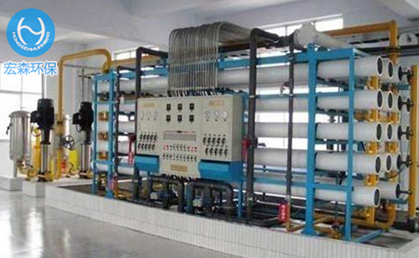 電去離子(Electrodeionization 簡稱EDI)是將電滲析膜分離技術與離子交換技術有機地結合起來的一種新的製備超純水(高純水)的技術，它利用電滲析過程中的極化現象對填充在淡水室中的離子交換樹脂進行電化學再生。